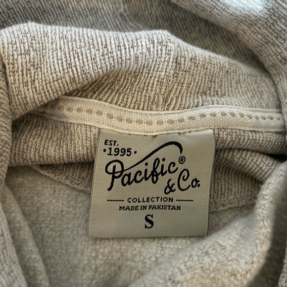 Women’s Pacific & Co Orange Beach Hoodie. Worn once super cozy and soft - Picture 4 of 4